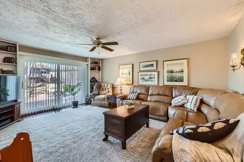 Living - 4170 N Firestone Dr, Hoffman Estates, IL 60192 photo 2 of 3