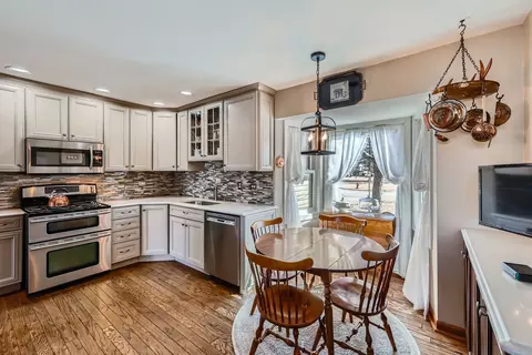 Kitchen - 4170 N Firestone Dr, Hoffman Estates, IL 60192 photo 1 of 5