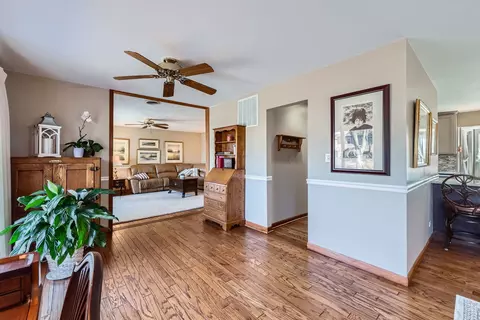 Entry Way - 4170 N Firestone Dr, Hoffman Estates, IL 60192 photo 2 of 2