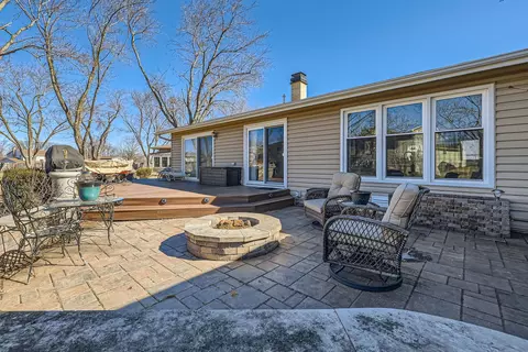 Exterior - 4170 N Firestone Dr, Hoffman Estates, IL 60192 photo 4 of 10