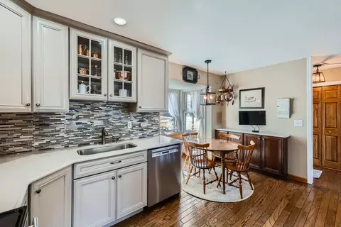 Kitchen - 4170 N Firestone Dr, Hoffman Estates, IL 60192 photo 5 of 5