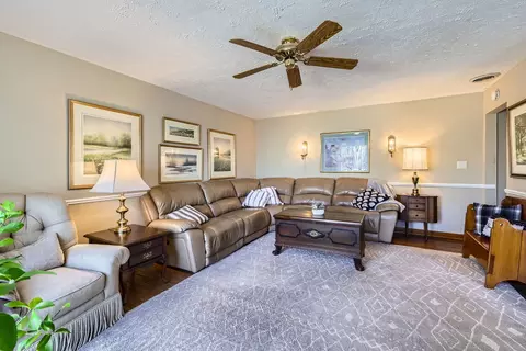 Living - 4170 N Firestone Dr, Hoffman Estates, IL 60192 photo 3 of 3