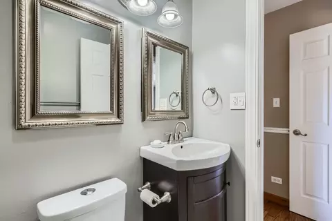 Bath - 4170 N Firestone Dr, Hoffman Estates, IL 60192 photo 2 of 3