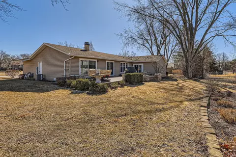 Exterior - 4170 N Firestone Dr, Hoffman Estates, IL 60192 photo 7 of 10