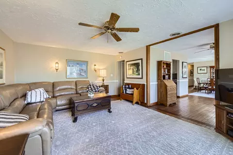 Living - 4170 N Firestone Dr, Hoffman Estates, IL 60192 photo 1 of 3