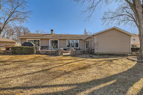 Exterior - 4170 N Firestone Dr, Hoffman Estates, IL 60192 photo 8 of 10