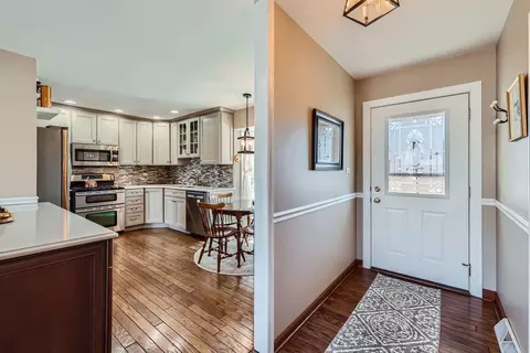 Entry Way - 4170 N Firestone Dr, Hoffman Estates, IL 60192 photo 1 of 2