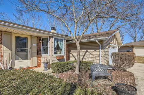 Exterior - 4170 N Firestone Dr, Hoffman Estates, IL 60192 photo 10 of 10