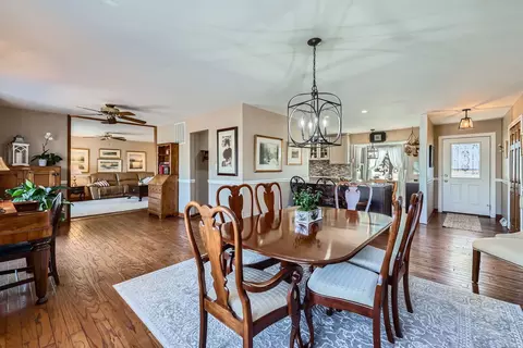 Dining - 4170 N Firestone Dr, Hoffman Estates, IL 60192 photo 3 of 4