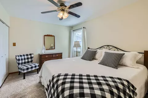 Bedroom - 4170 N Firestone Dr, Hoffman Estates, IL 60192 photo 4 of 5