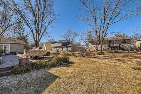Exterior - 4170 N Firestone Dr, Hoffman Estates, IL 60192 photo 5 of 10