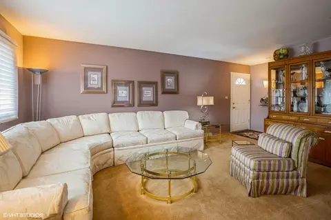 Living - 515 Debra Dr, Des Plaines, IL 60016 photo 1 of 3