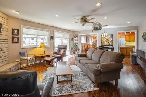 Living - 515 Debra Dr, Des Plaines, IL 60016 photo 2 of 3