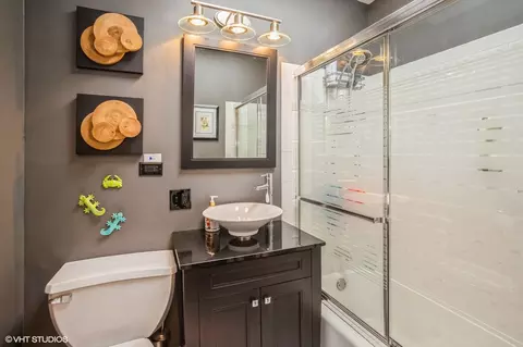 Bath - 515 Debra Dr, Des Plaines, IL 60016 photo 2 of 3