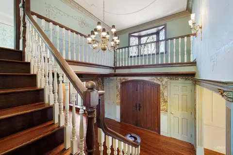 Entry Way - 27 W161 Mack Rd, Wheaton, IL 60189 photo 4 of 5