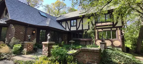 Exterior - 27 W161 Mack Rd, Wheaton, IL 60189 photo 3 of 8