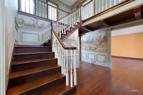 Entry Way - 27 W161 Mack Rd, Wheaton, IL 60189 photo 1 of 5