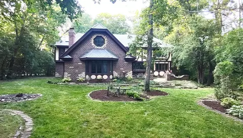 Exterior - 27 W161 Mack Rd, Wheaton, IL 60189 photo 4 of 8