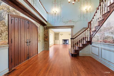Entry Way - 27 W161 Mack Rd, Wheaton, IL 60189 photo 2 of 5