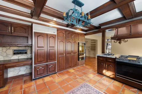 Kitchen - 27 W161 Mack Rd, Wheaton, IL 60189 photo 2 of 3