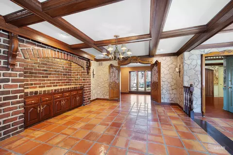Entry Way - 27 W161 Mack Rd, Wheaton, IL 60189 photo 3 of 5