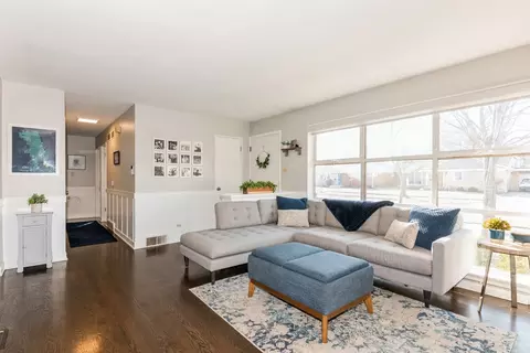 Living - 549 E Park Ave, Elmhurst, IL 60126 photo 1 of 2