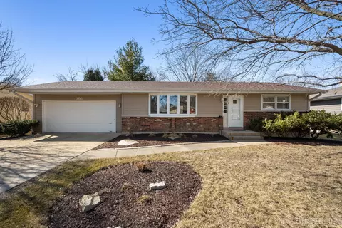 366 Pleasant Dr, South Elgin, IL 60177