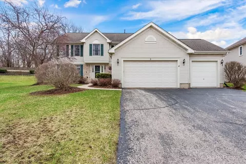 Exterior - 5 White Chapel Ct, Algonquin, IL 60102 photo 5 of 8