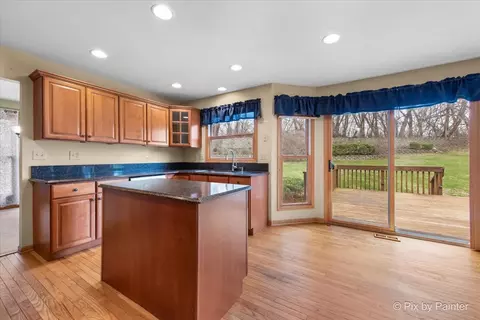 Kitchen - 5 White Chapel Ct, Algonquin, IL 60102 photo 3 of 3
