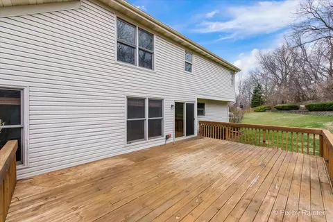 Exterior - 5 White Chapel Ct, Algonquin, IL 60102 photo 7 of 8