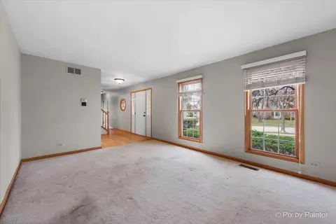 Living - 5 White Chapel Ct, Algonquin, IL 60102 photo 5 of 5