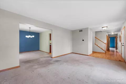 Living - 5 White Chapel Ct, Algonquin, IL 60102 photo 4 of 5