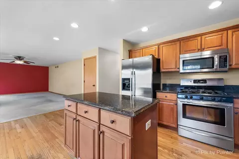 Kitchen - 5 White Chapel Ct, Algonquin, IL 60102 photo 2 of 3