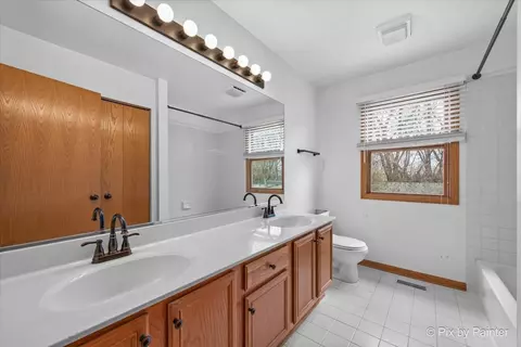 Bath - 5 White Chapel Ct, Algonquin, IL 60102 photo 3 of 3