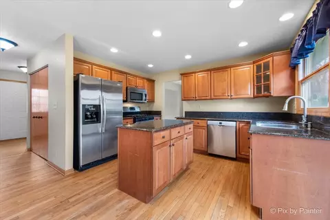 Kitchen - 5 White Chapel Ct, Algonquin, IL 60102 photo 1 of 3