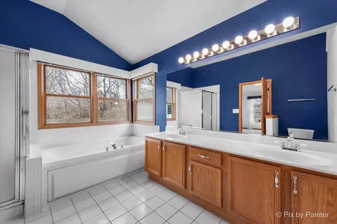 Bath - 5 White Chapel Ct, Algonquin, IL 60102 photo 1 of 3