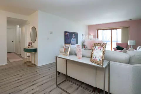 Entry Way - 711 S River Rd #416, Des Plaines, IL 60016 photo 1 of 1