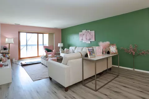 Living - 711 S River Rd #416, Des Plaines, IL 60016 photo 1 of 2