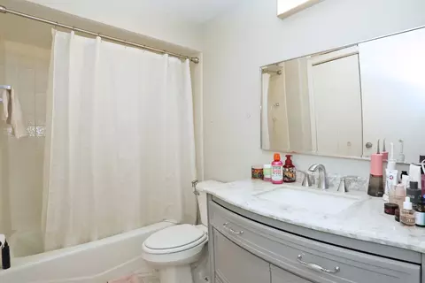Bath - 711 S River Rd #416, Des Plaines, IL 60016 photo 2 of 2