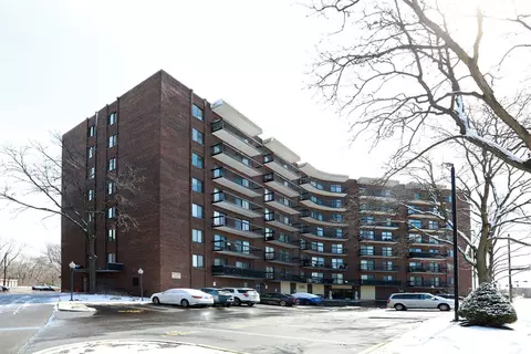 711 S River Rd #416, Des Plaines, IL 60016