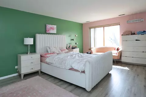 Bedroom - 711 S River Rd #416, Des Plaines, IL 60016 photo 1 of 2