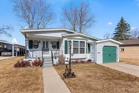 232 Bayview Rd, Elgin, IL 60123
