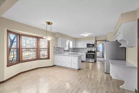 1105 E Gartner Rd, Naperville, IL 60540 photo 6
