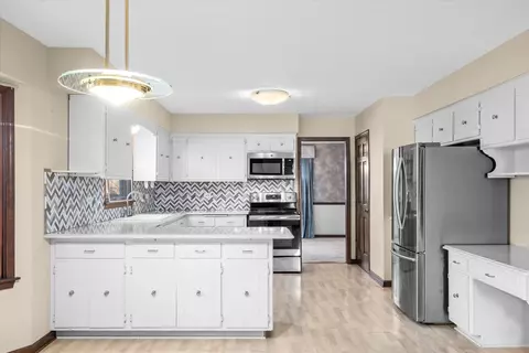 1105 E Gartner Rd, Naperville, IL 60540 photo 8