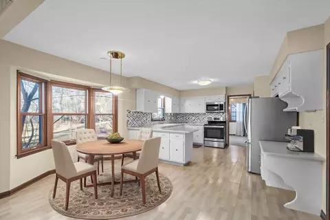 1105 E Gartner Rd, Naperville, IL 60540 photo 5