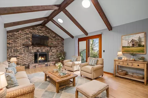 1105 E Gartner Rd, Naperville, IL 60540 photo 3