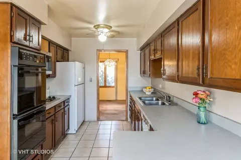 75 Carthage Ln, Hoffman Estates, IL 60169 photo 16