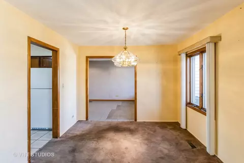 75 Carthage Ln, Hoffman Estates, IL 60169 photo 9