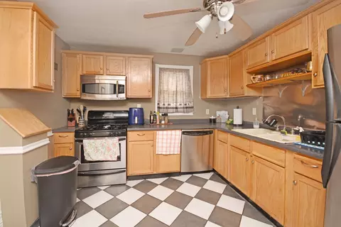 825 E Jefferson St, Bloomington, IL 61701 photo 10