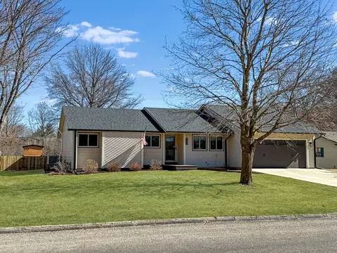 111 N 14th St, Oregon, IL 61061